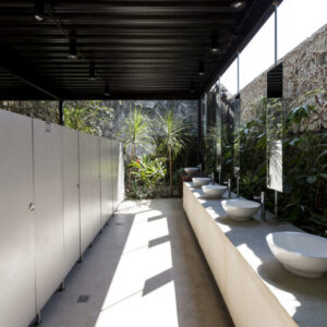 Read more about the article Who makes the BEST Touchless Bathroom Faucets